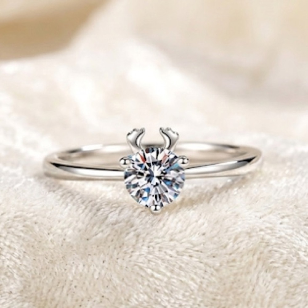 ***Antlers Three Prong 0.5ct Moissanite 925 Silver Platinum-Plated Ring